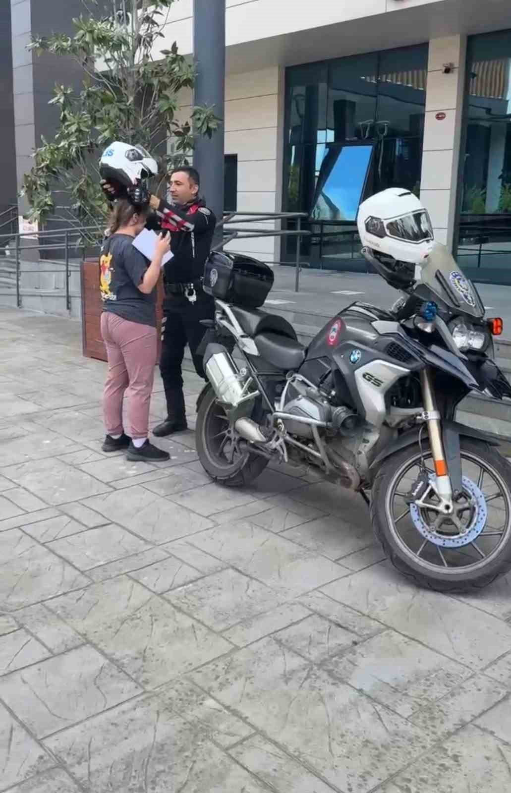 sinava-yetisemeyen-adayin-imdadina-polis-yetisti