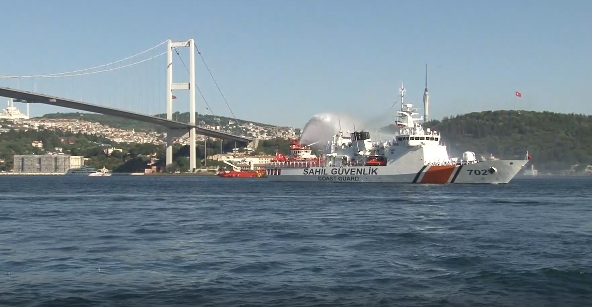 istanbul-bogazi-nda-15-temmuz-sehitleri-icin-tekne-korteji-olusturuldu