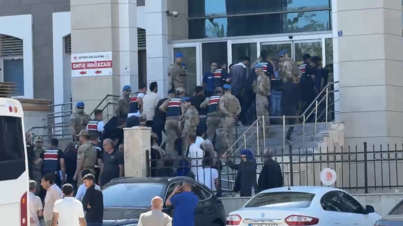 sanliurfa-da-dev-uyusturucu-operasyonu-69-gozalti