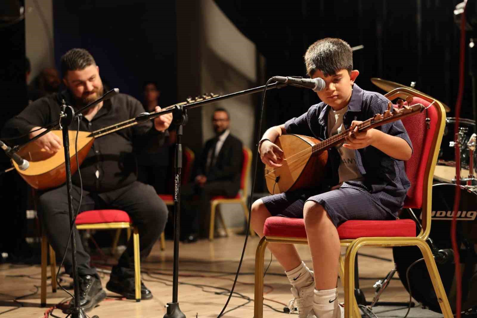 korfez-de-sanat-merkezi-kursiyerlerinden-yil-sonu-konseri