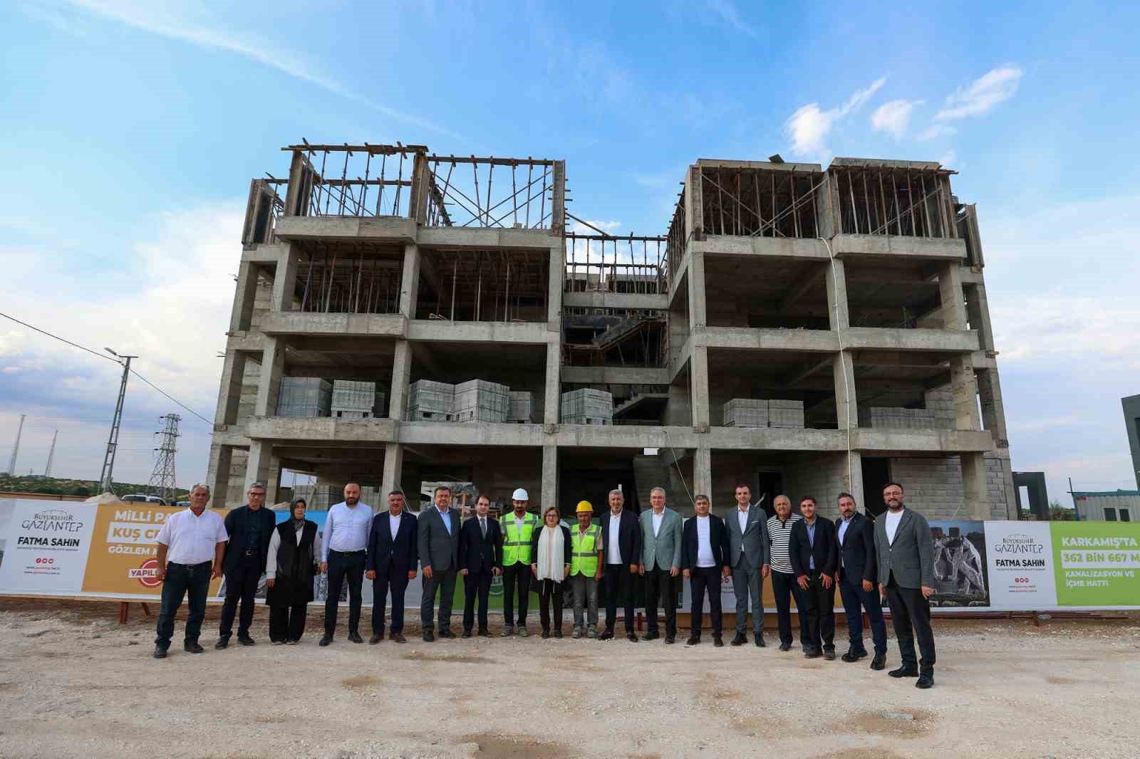 sahin-karkamis-ta-yukselen-gazi-konut-projesini-inceledi