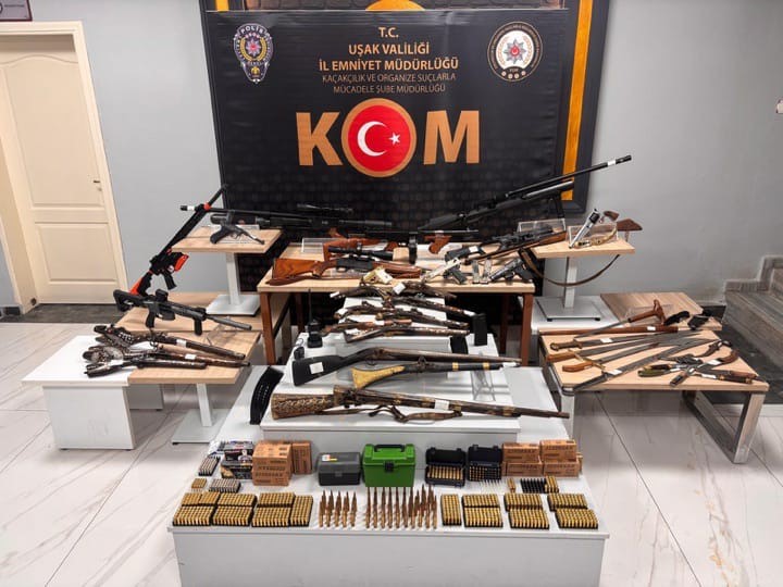 usak-ta-silah-ve-tarihi-nitelikteki-tufekler-ele-gecirildi