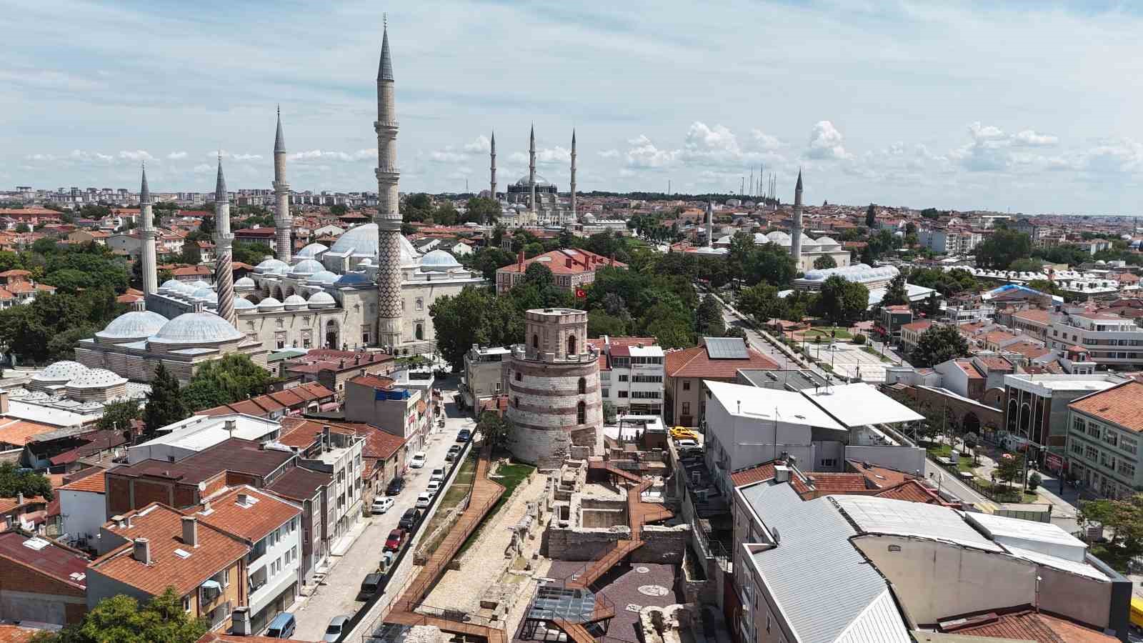 sanat-tarihcisi-prof-dr-beksac-makedonya-kulesi-hak-ettigi-bilgiye-layik-olmasi-gereken-bir-yapi