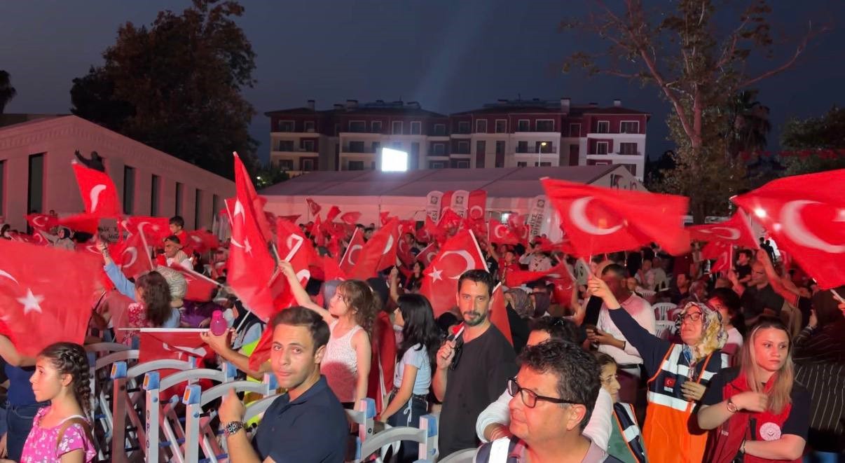 osmaniye-de-demokrasi-ve-milli-birlik-yuruyusu