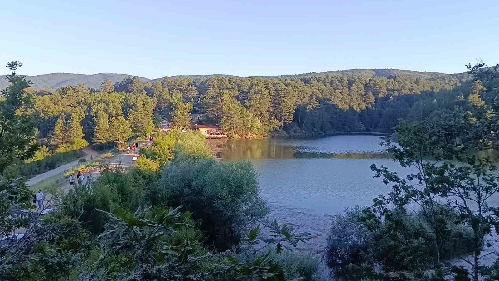 hafta-sonu-binlerce-kisinin-rotasi-kucukelmali-tabiat-parki-oldu