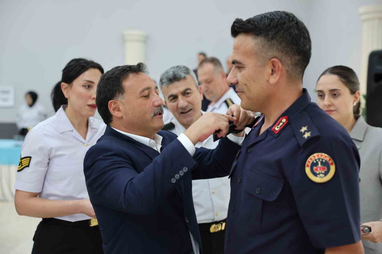 vali-cicek-rutbe-terfi-toreni-ne-katildi