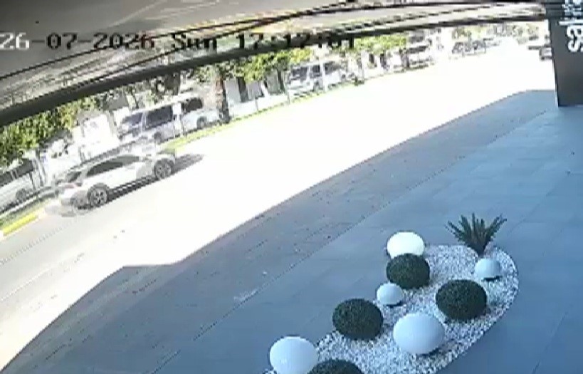 antalya-da-ani-manevra-kazayi-beraberinde-getirdi-3-yarali