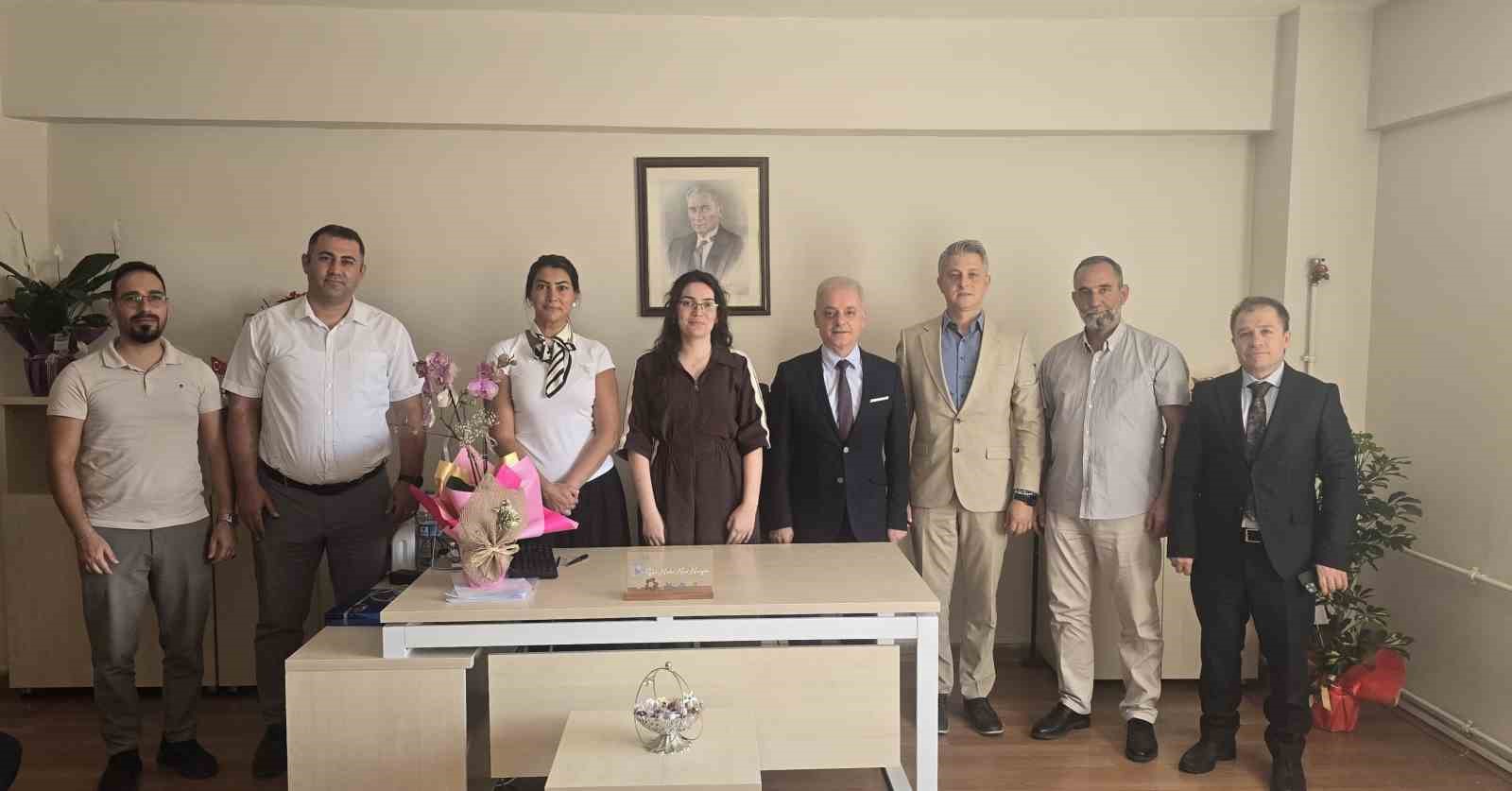 erzincan-112-bashekimligine-atanan-yilmaz-a-hayirli-olsun-ziyareti