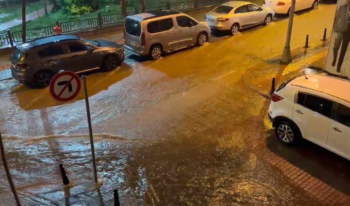 istanbul-da-yollar-gole-dondu