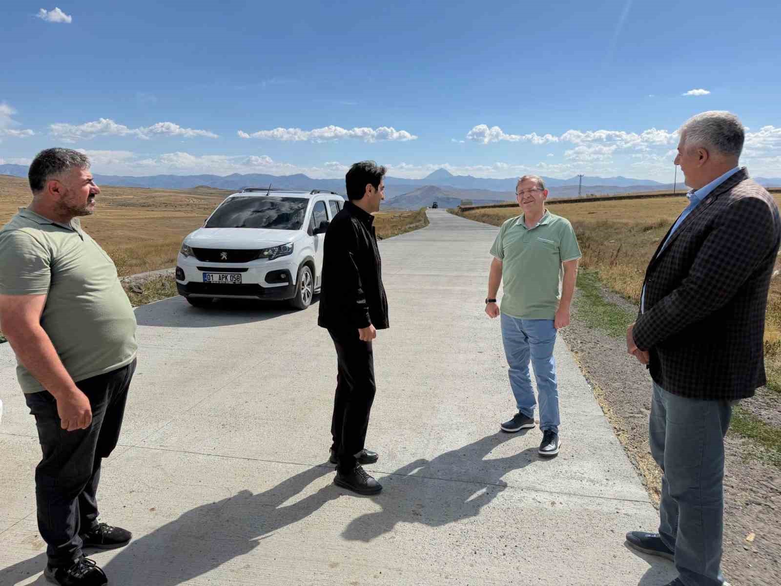 kars-ta-koy-yollarina-beton-konforu-sehitemin-ve-gecikmez-grup-yolunda-calismalar-suruyor