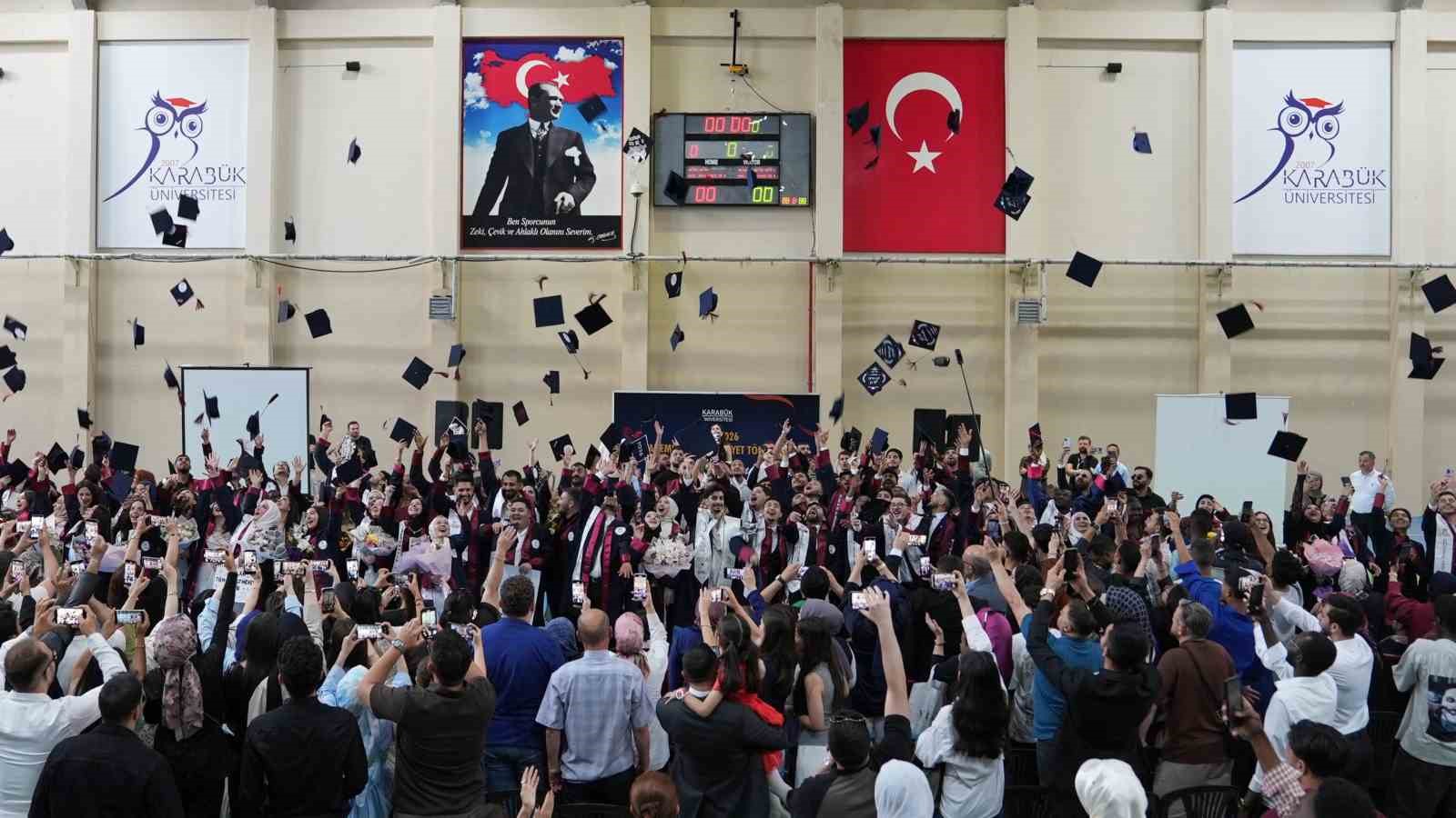 kbu-muhendislik-ve-doga-bilimleri-fakultesi-mezunlarini-ugurladi