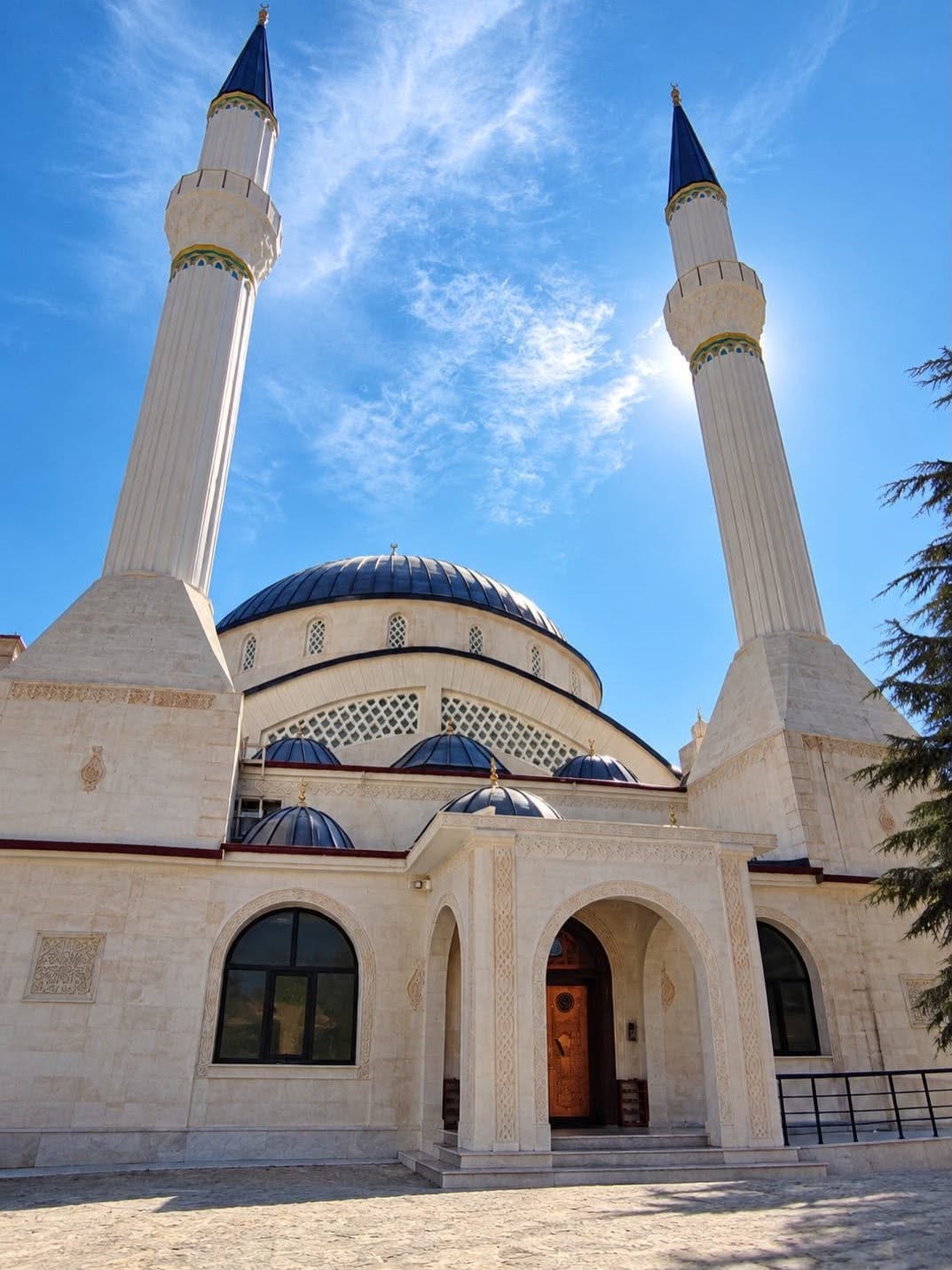 sincik-te-sogutlu-camii-ve-genclik-merkezi-nde-calismalar-suruyor