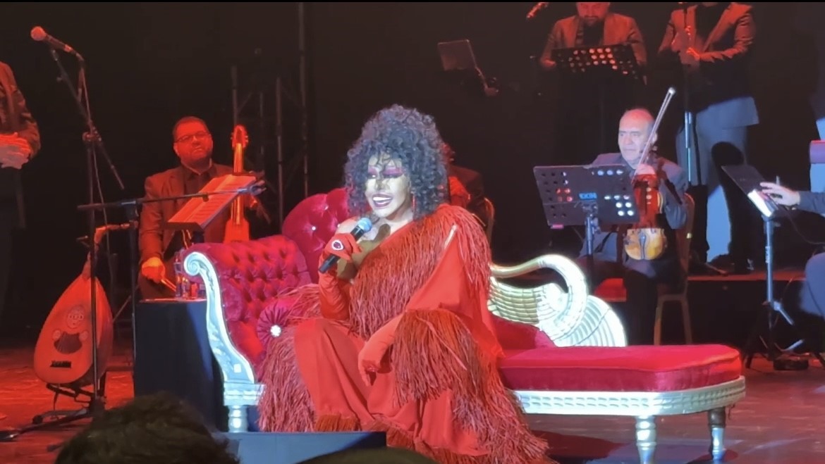 kusadasi-nda-yuhalanmisti-olayli-konserin-ardindan-bursa-da-sahne-aldi