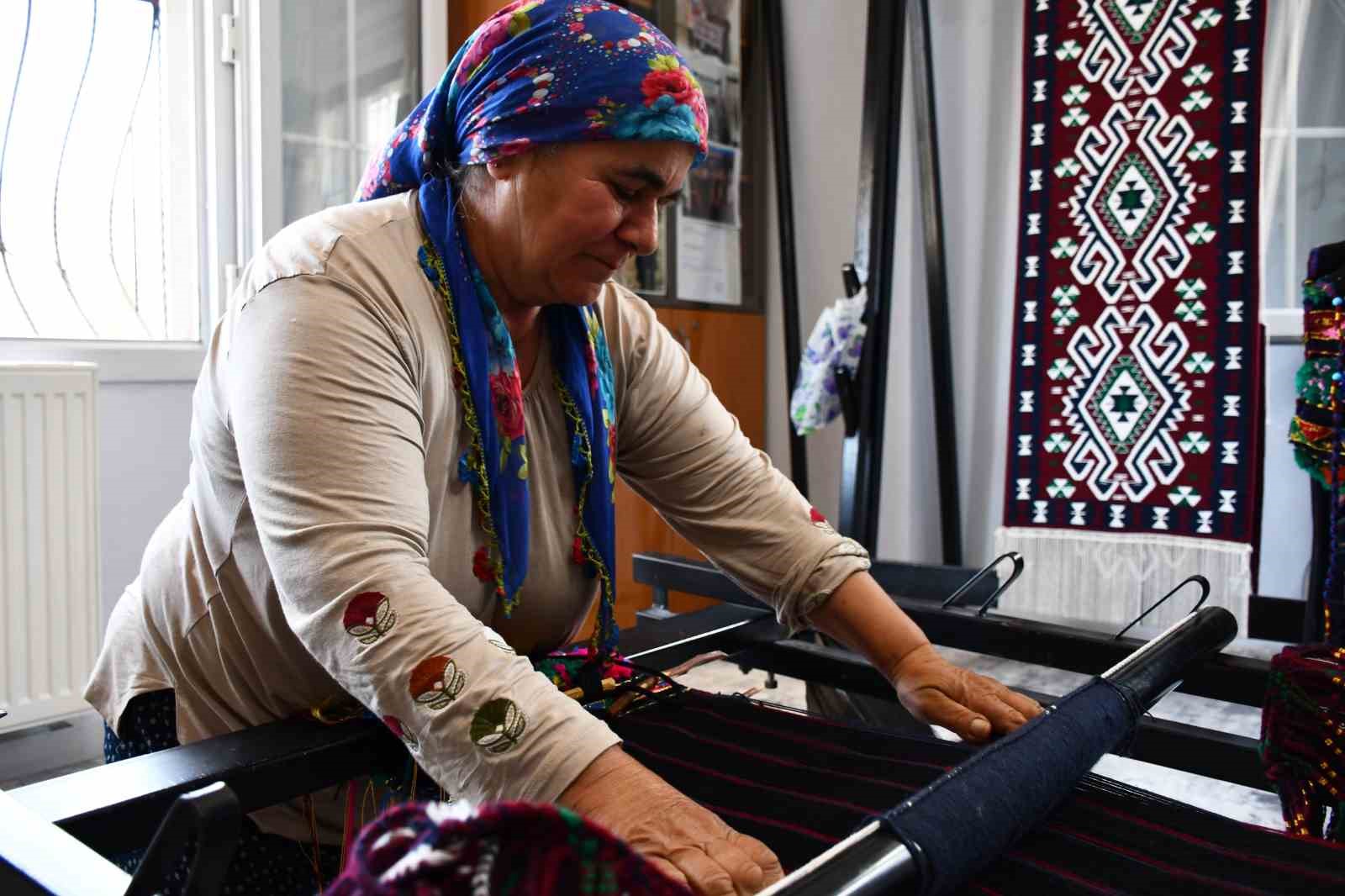 cefakar-anne-heybe-yaparak-dort-cocuk-okuttu