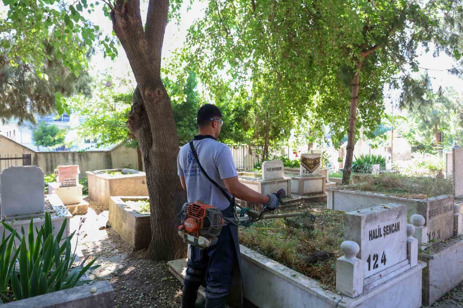 aydin-da-bayram-oncesi-mezarliklar-bakimdan-geciriliyor