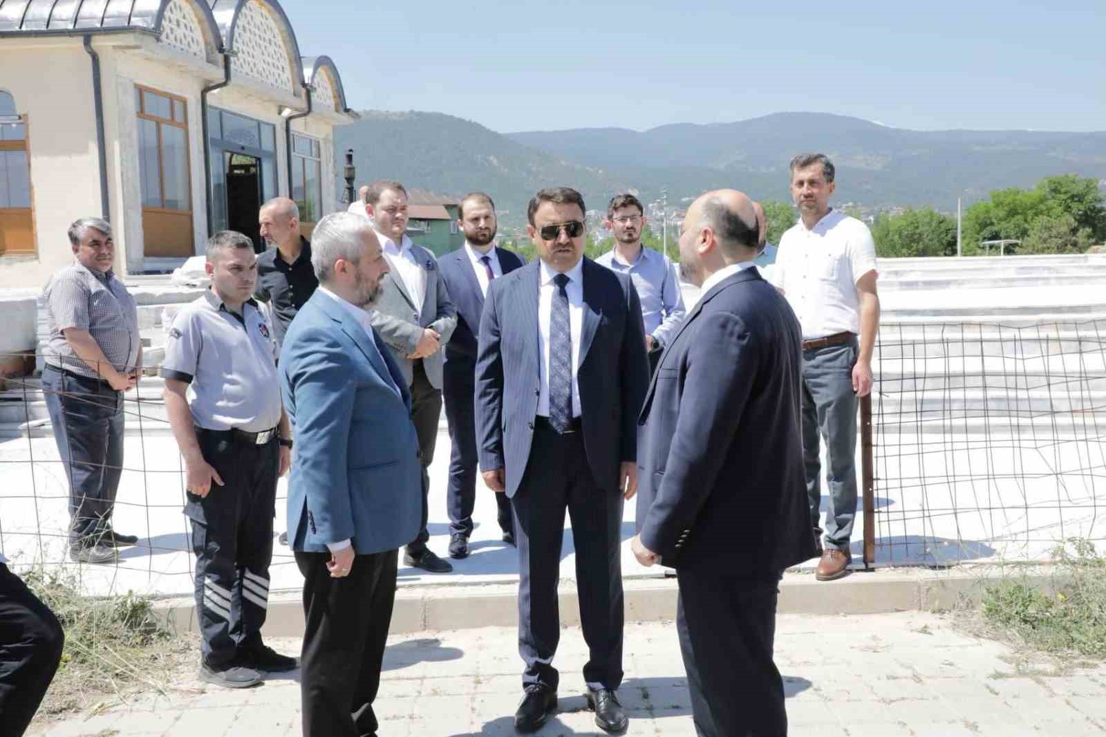 vali-musa-isin-dini-ihtisas-merkezi-camii-insaatinda-incelemelerde-bulundu