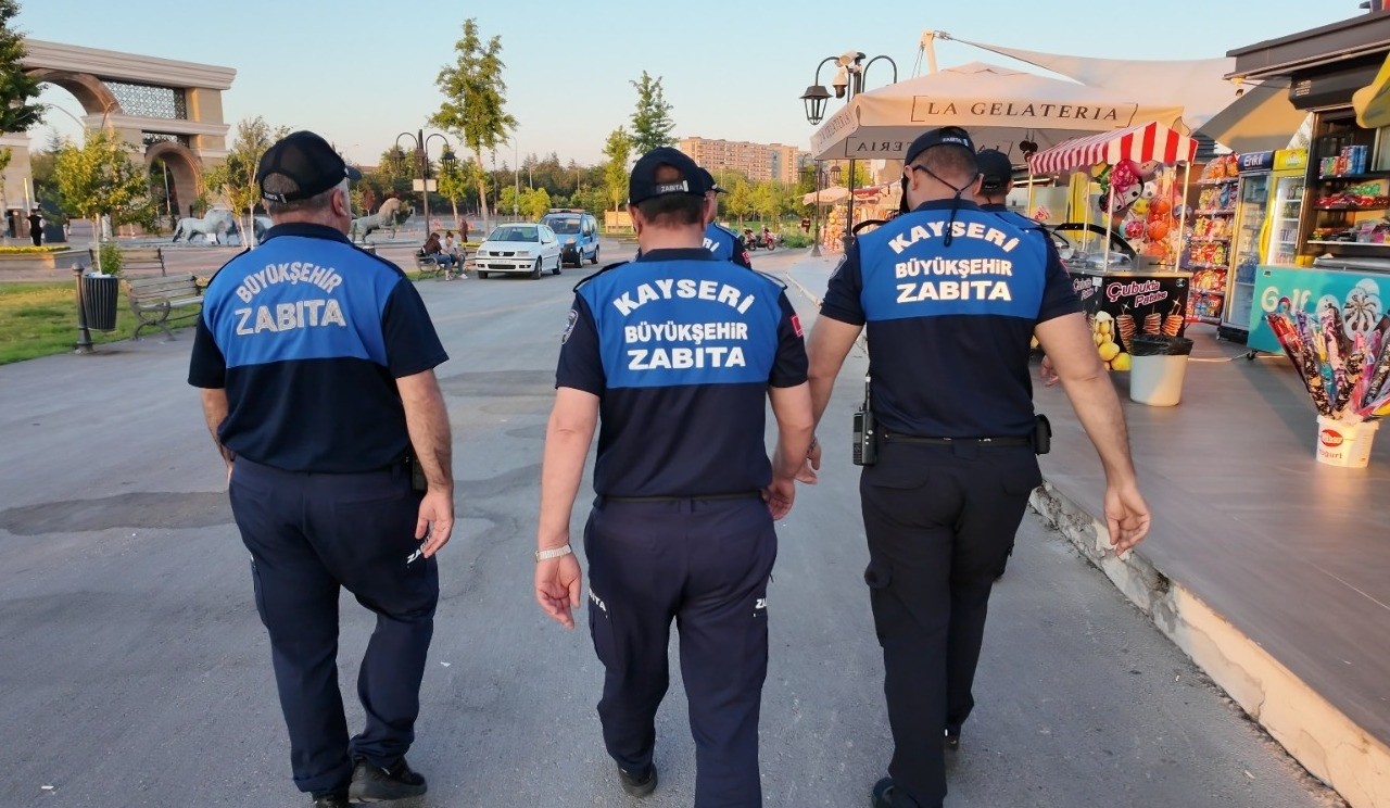 zabitanin-millet-bahcesi-ndeki-denetimleri-devam-ediyor
