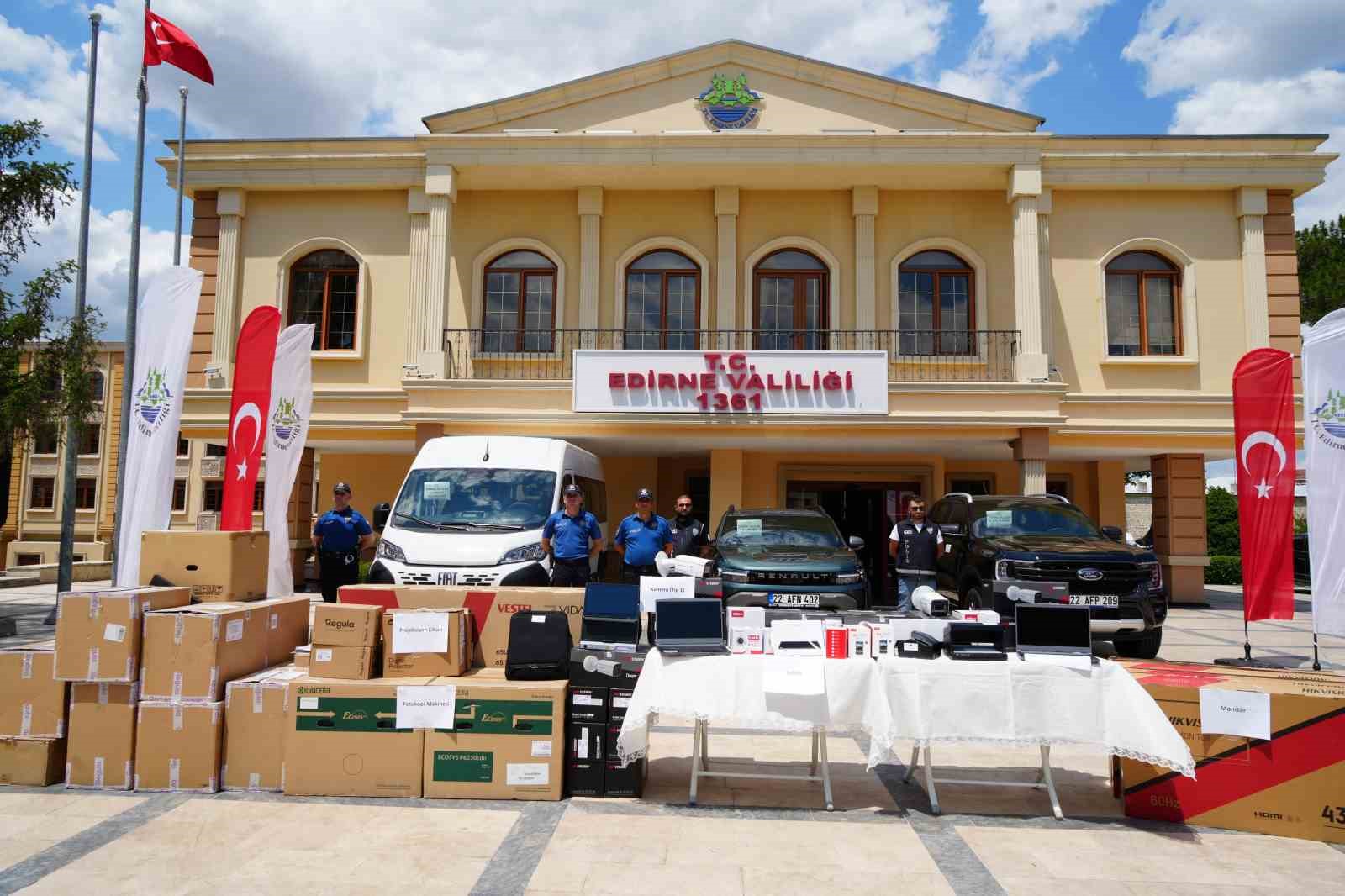 vali-sezer-duzensiz-gocte-edirne-buyuk-olcude-rota-olmaktan-cikti