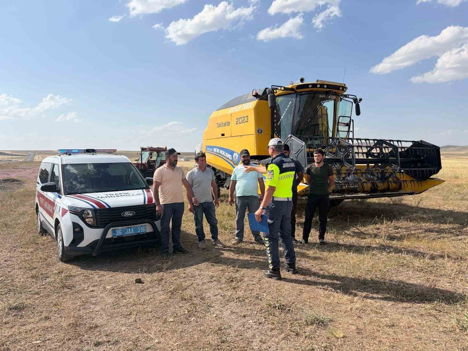 kars-ta-bicerdover-ve-traktor-suruculerine-kapsamli-trafik-egitimi-verildi