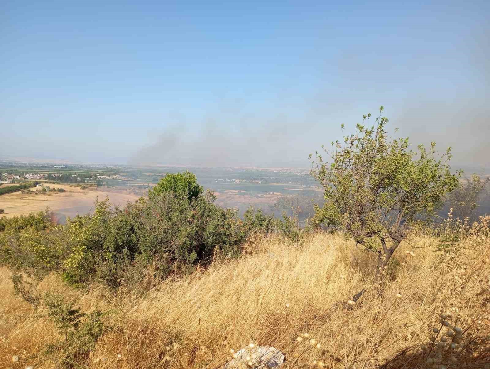 balikesir-de-arazi-yanginina-orman-ve-itfaiye-ekipleri-mudahale-etti