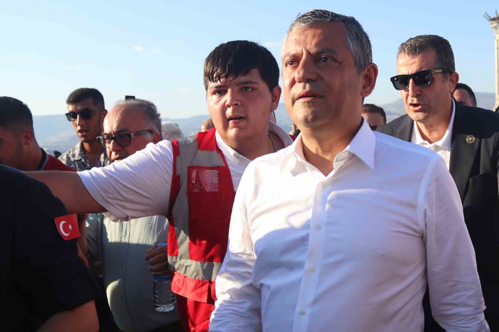 ozgur-ozel-cemil-bey-le-bir-sorunumuz-yok