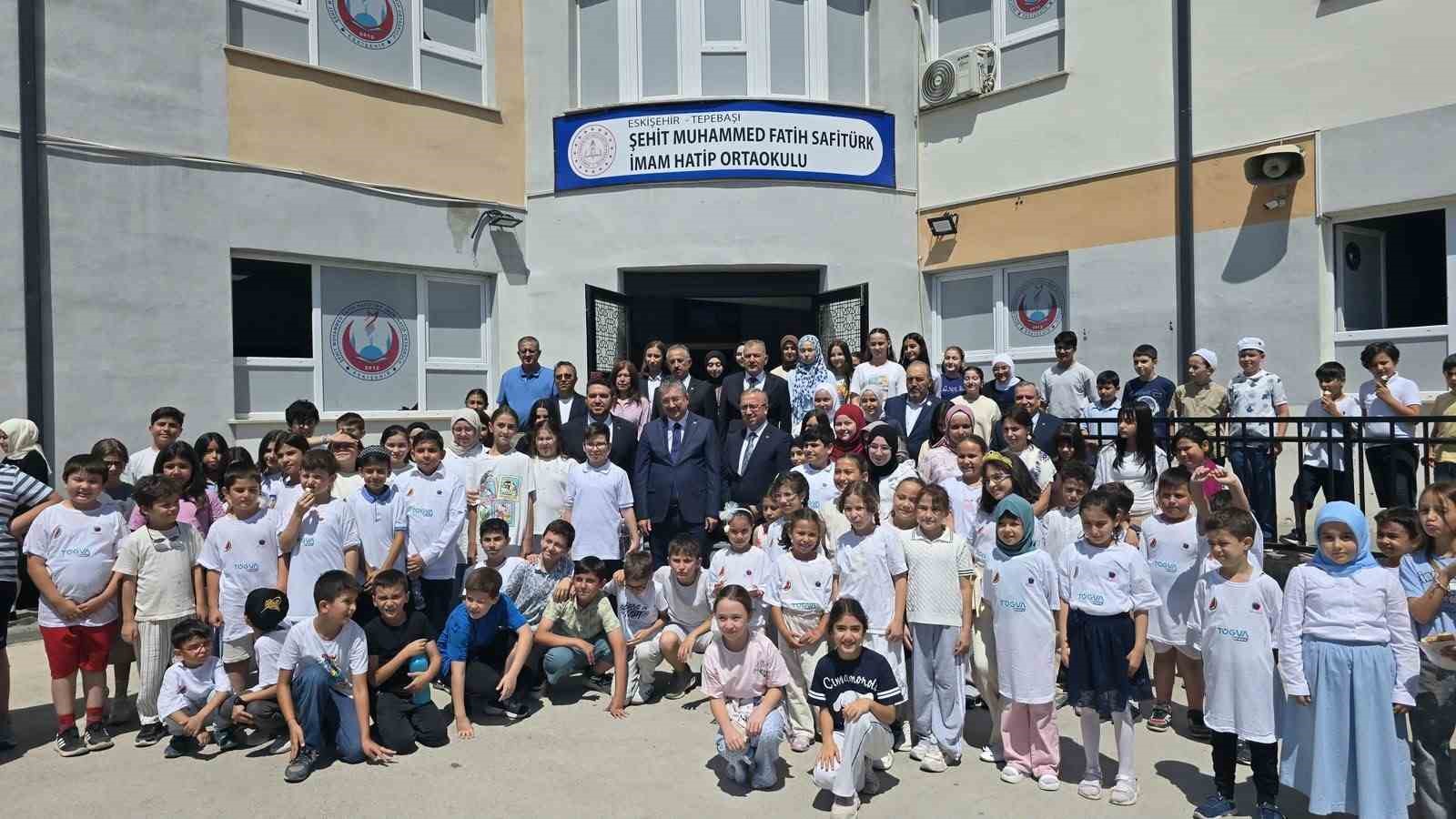 tugva-eskisehir-yaz-okulu-na-vali-yilmaz-dan-anlamli-ziyaret
