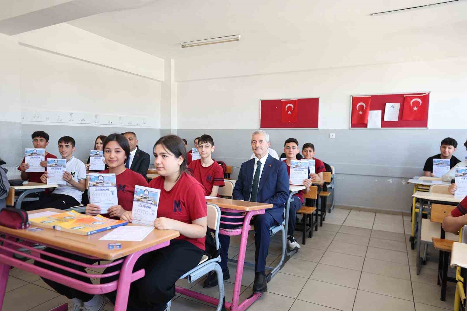 sahinbey-belediyesi-nden-sinava-hazirlanan-ogrencilere-destek