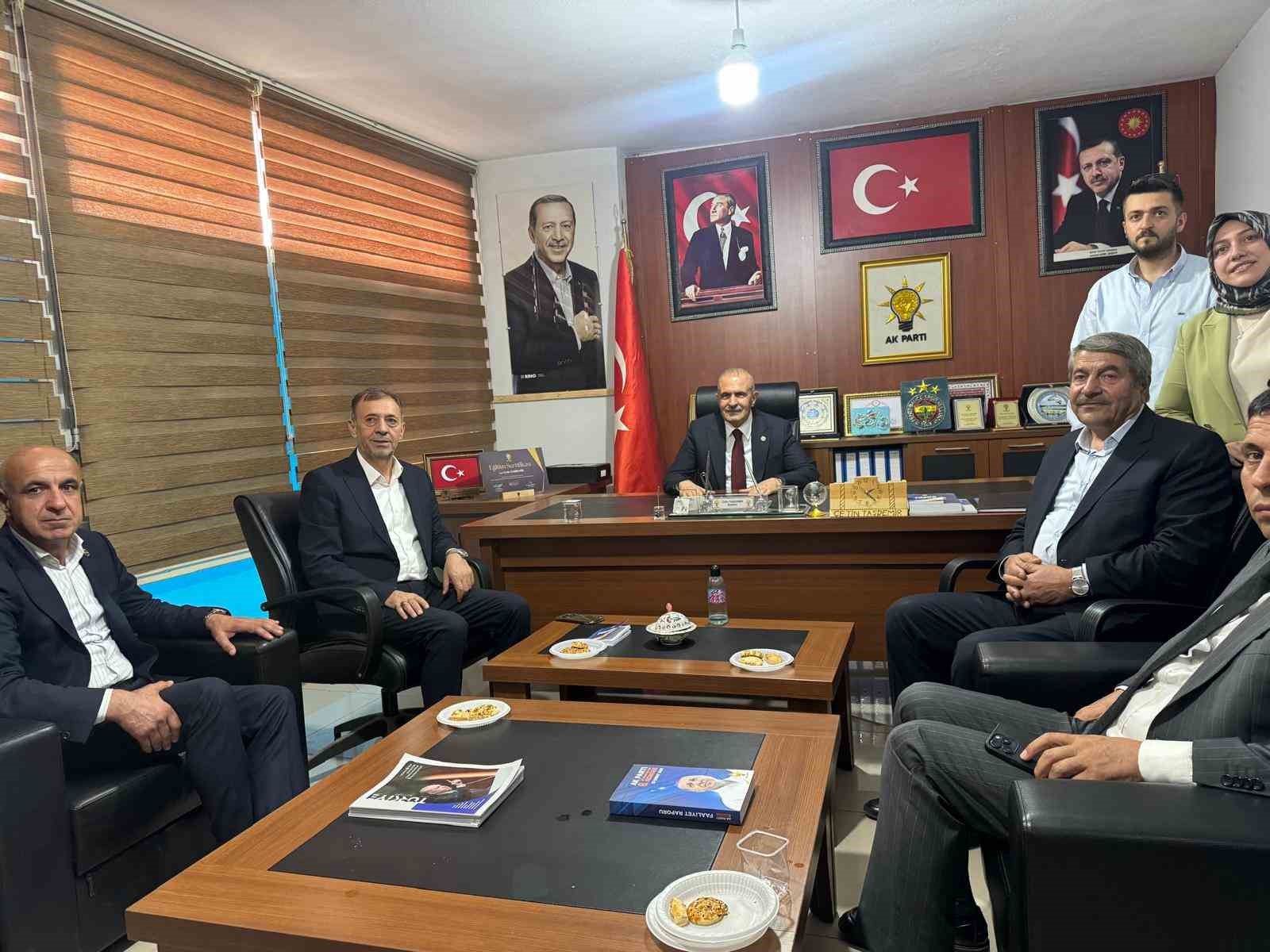 milletvekili-kayaturk-patnos-ta-esnaf-ve-vatandaslarla-bir-araya-geldi