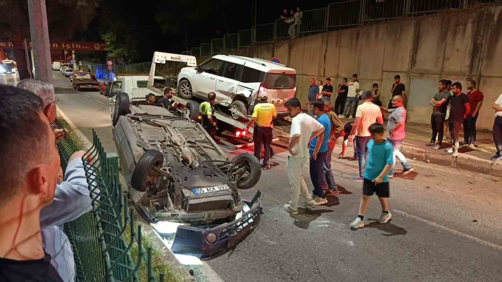 kontrolden-cikan-otomobil-park-halindeki-araclara-carpip-takla-atti-2-yarali