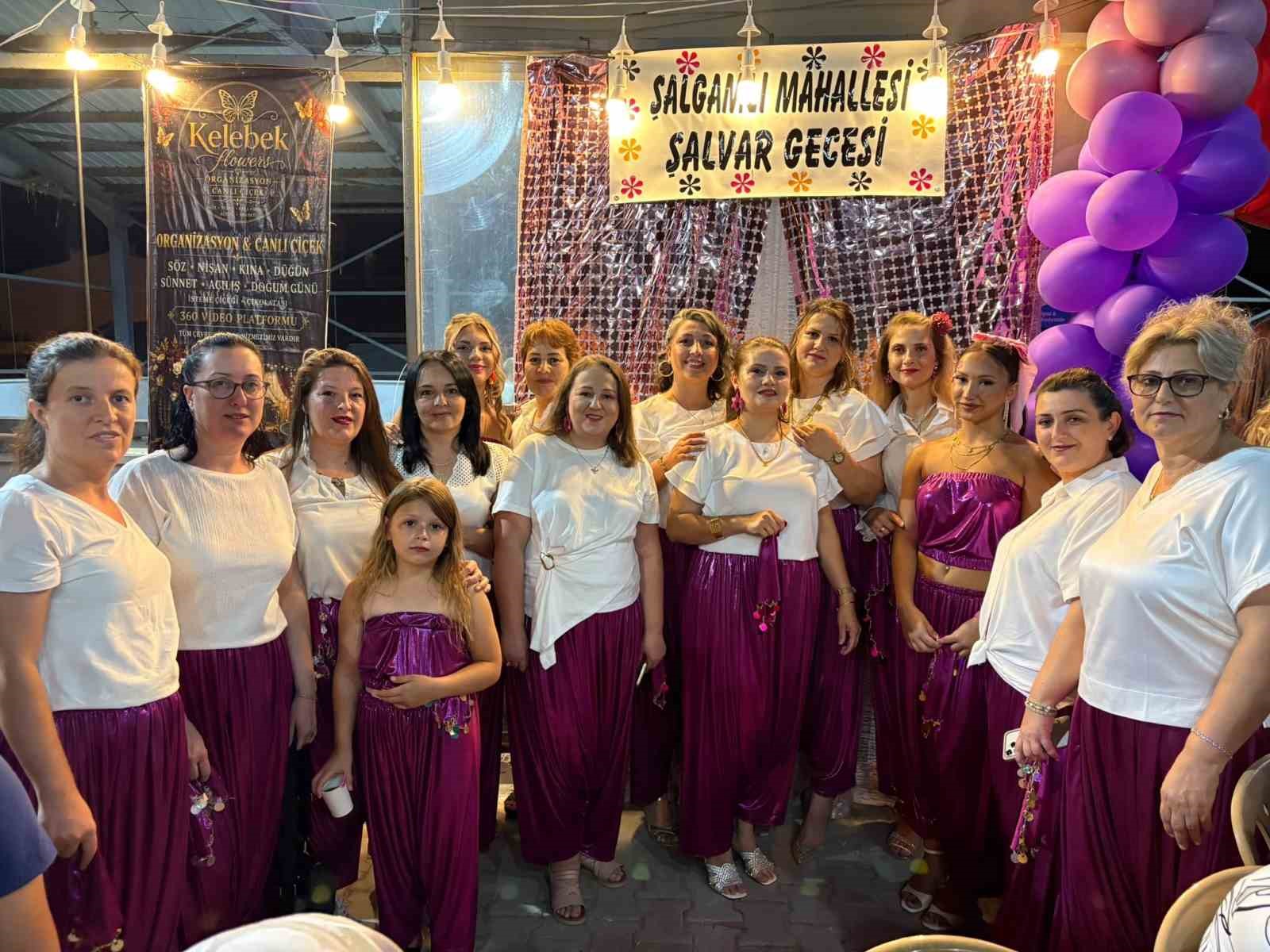 hayrabolu-da-kadinlar-salvarlariyla-kulturlerini-yasatti