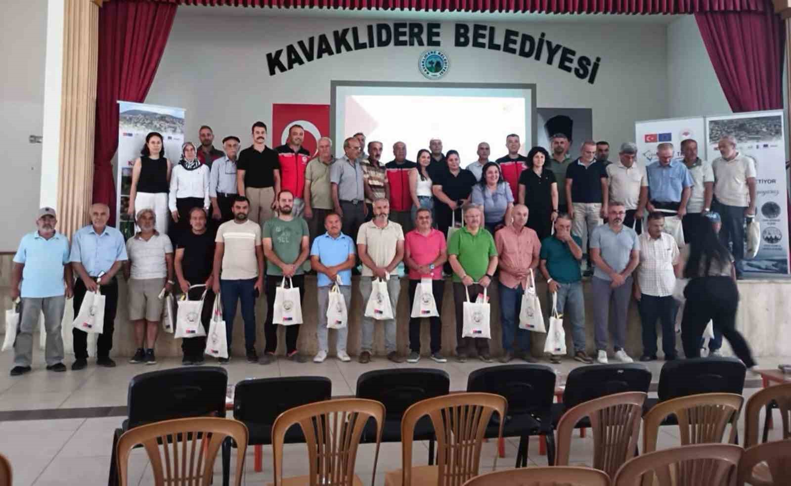 kavaklidere-de-ceviz-ureticilerine-verim-ve-kalite-egitim
