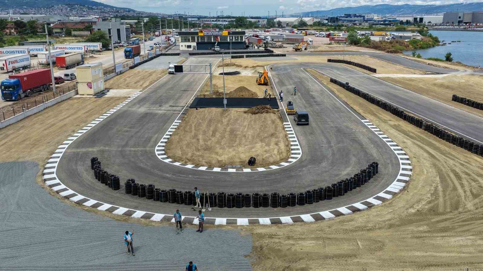 basiskele-nin-yeni-merkezi-supermoto-turkiye-sampiyonasi-ile-kapilarini-aciyor