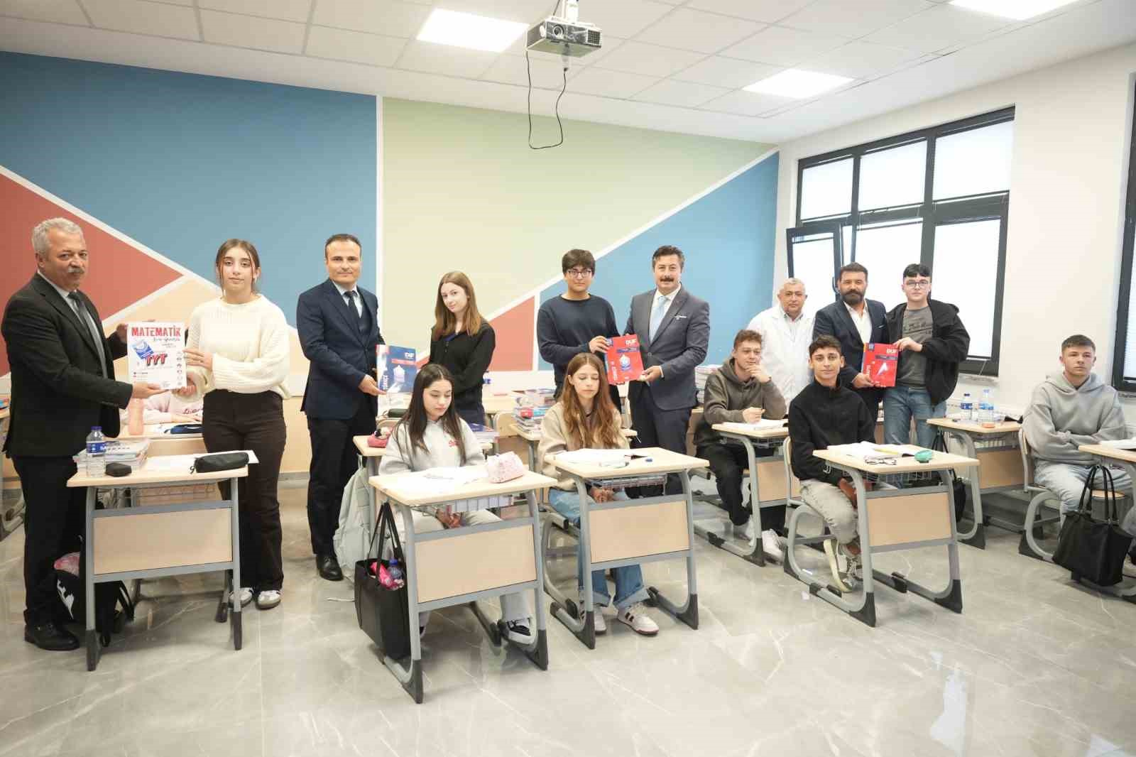 yenisehir-de-universite-adaylarina-3-bin-kitap-destegi