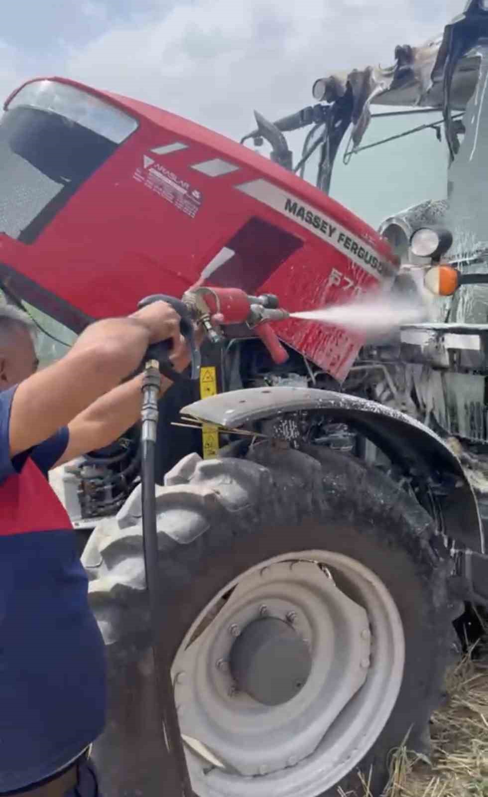 igdir-da-tarlada-calisan-traktor-alev-aldi