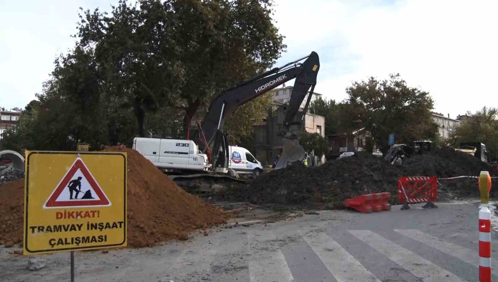iski-nin-alt-yapi-calismasi-sirasinda-dogalgaz-borusu-delindi-vatandaslar-buyuk-panik-yasadi
