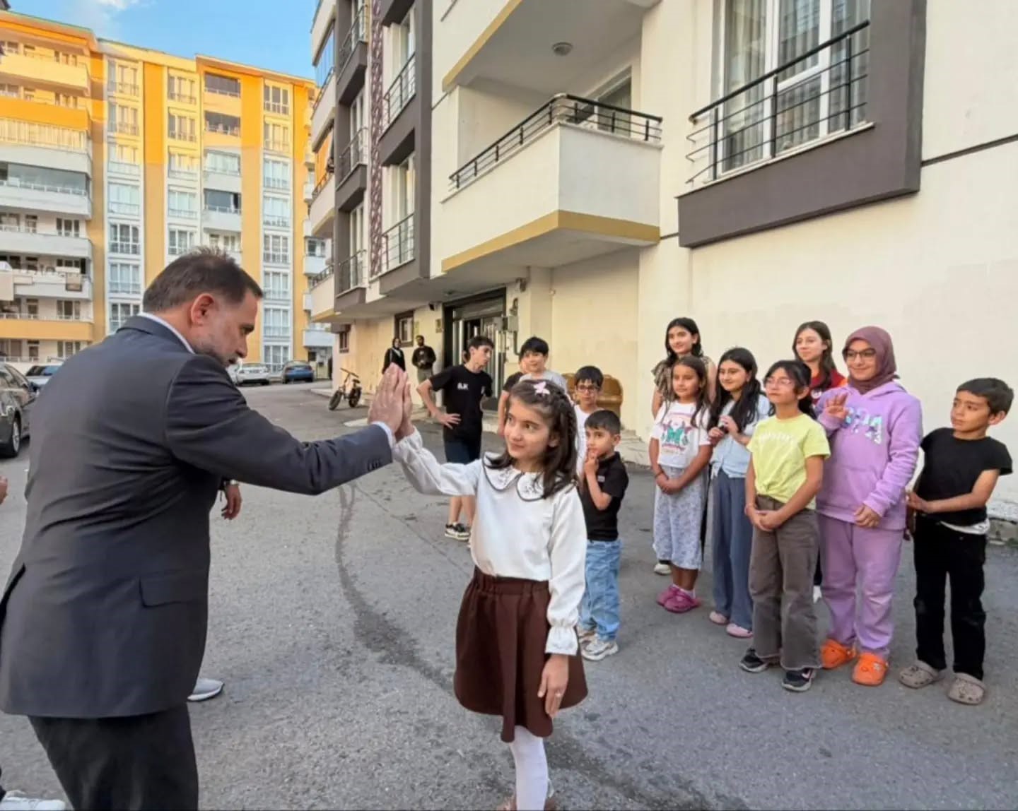 baskan-ucar-hilalkent-te-calismalari-inceledi-vatandaslari-dinledi