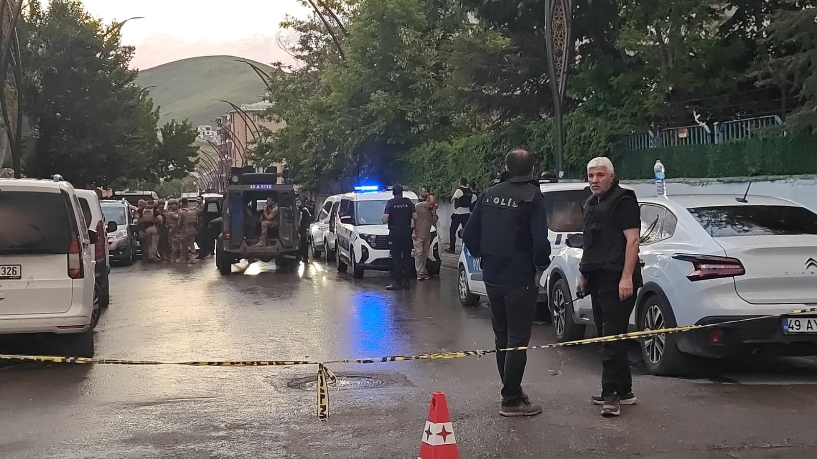 mus-ta-kardesini-ve-polisi-yaralayan-supheli-operasyonla-etkisiz-hale-getirildi