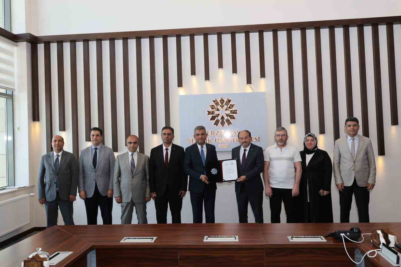 erzurum-lisesinin-koklu-tarihi-bilimsel-bir-eserle-gelecege-tasiniyor