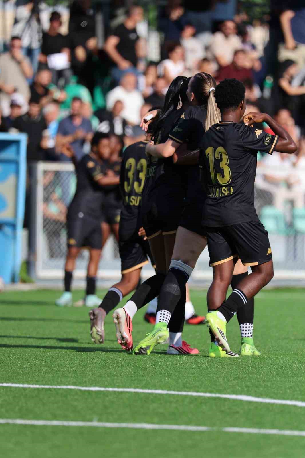 laurie-ann-moise-sezona-hat-trick-yaparak-basladi