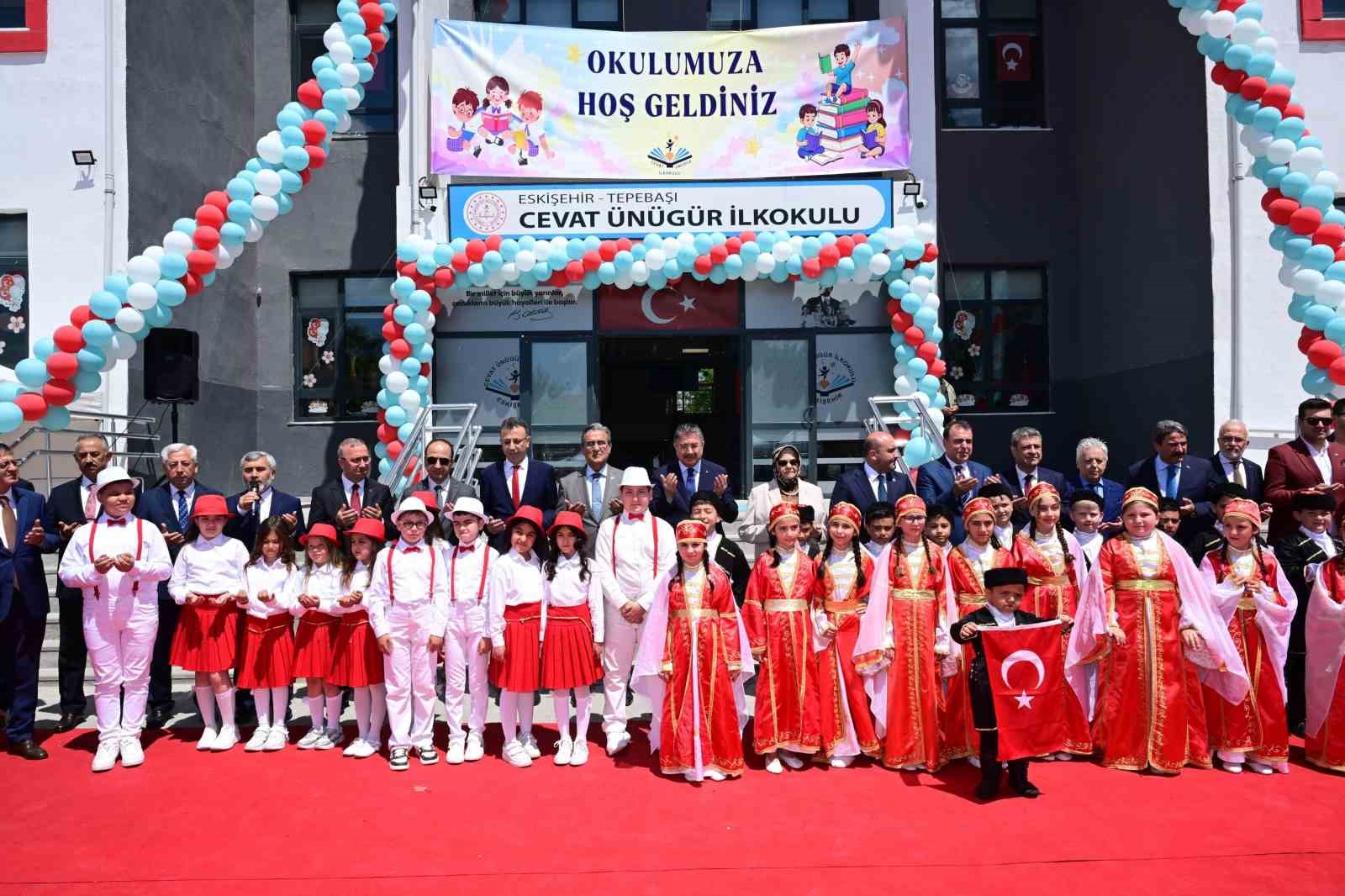 cevat-unugur-ilkokulu-duzenlenen-torenle-acildi