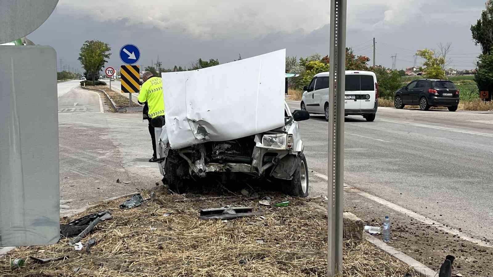konya-da-otomobiller-carpisti-1-i-agir-5-yarali