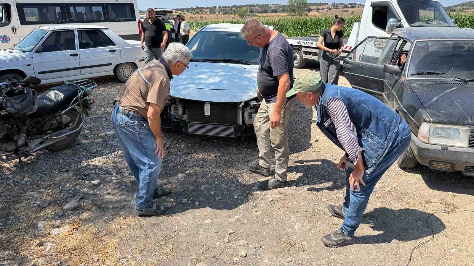 can-da-iki-otomobil-carpisti-suruculer-kazayi-yara-almadan-atlatti