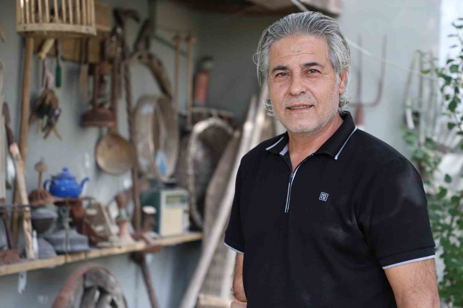 asirlik-tarim-aletlerini-topladi-bahcesini-kultur-sergisine-donusturdu