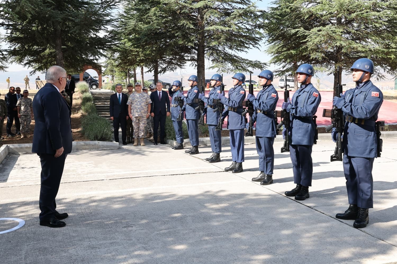 bakan-guler-17-nci-hava-ve-fuze-savunma-us-komutanligi-ni-ziyaret-etti