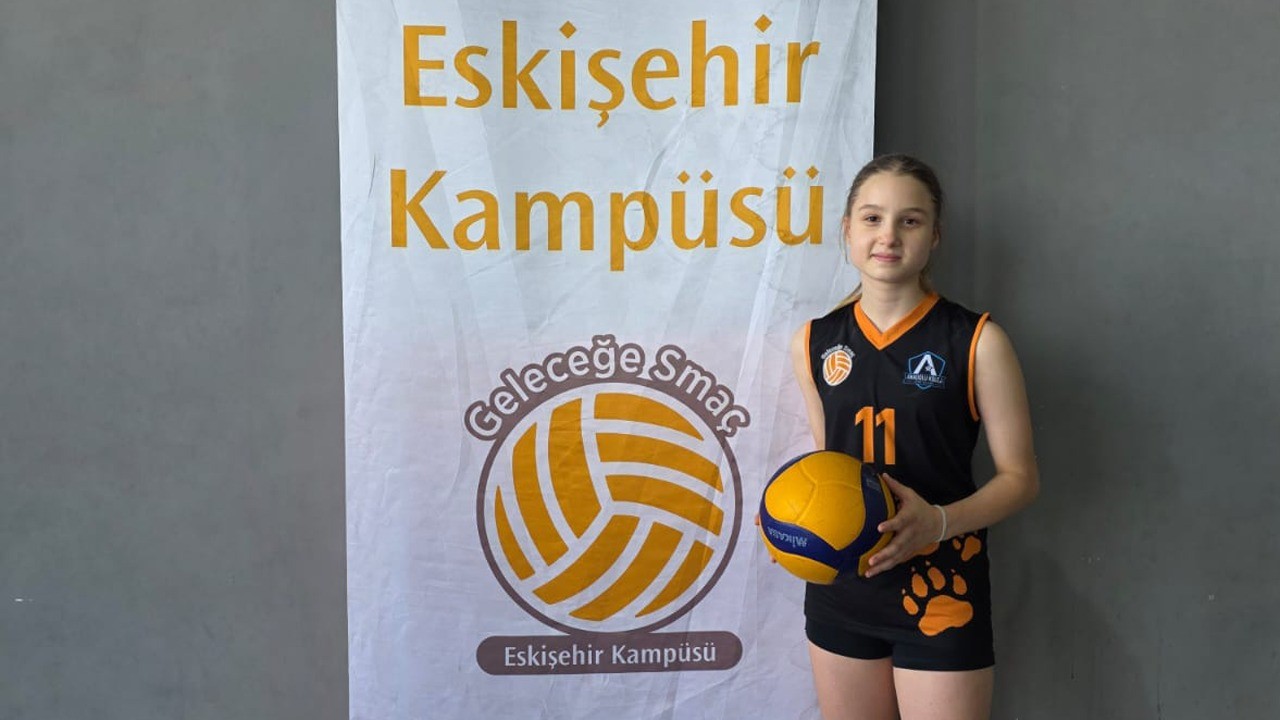 eskisehir-de-yetisen-11-yasindaki-sporcu-koklu-voleybol-kulubunun-altyapisina-transfer-oldu