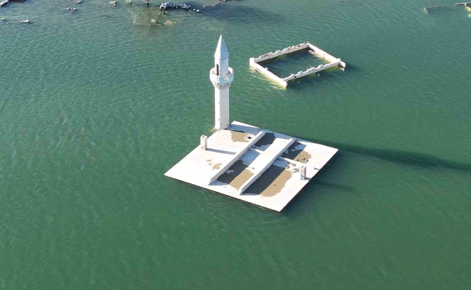 kars-ta-sular-cekildi-eski-koy-ortaya-cikti