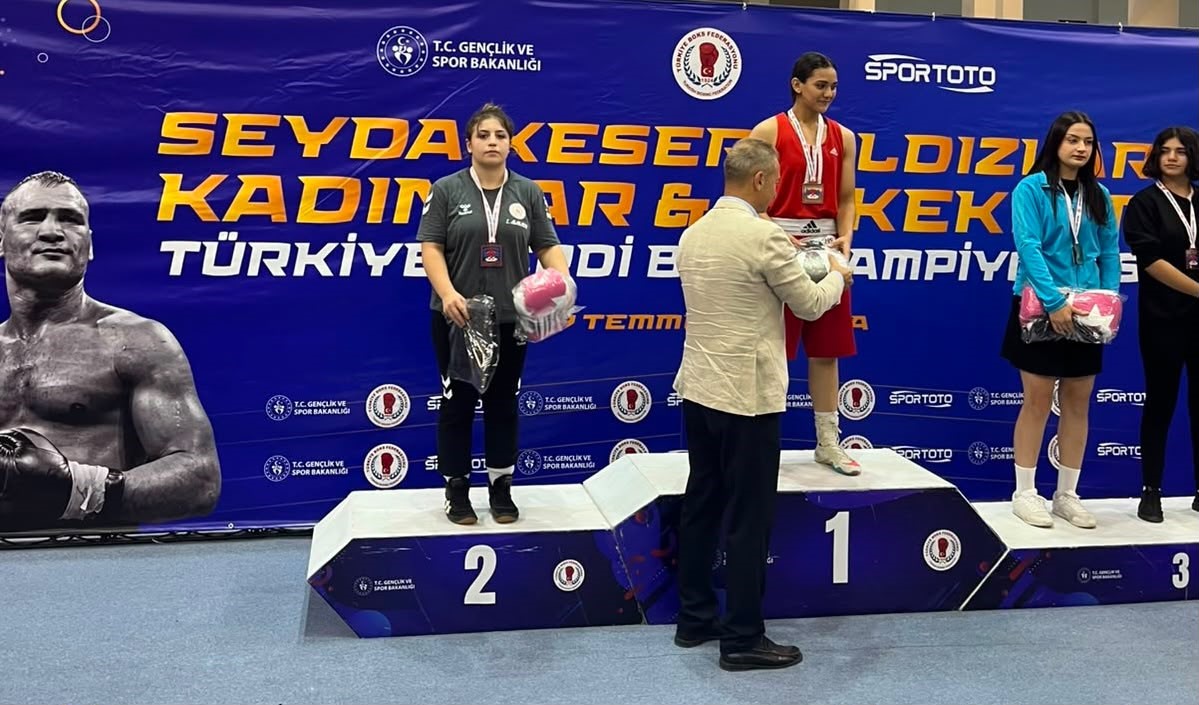 sivasli-boksor-ecrin-den-turkiye-ikinciligi