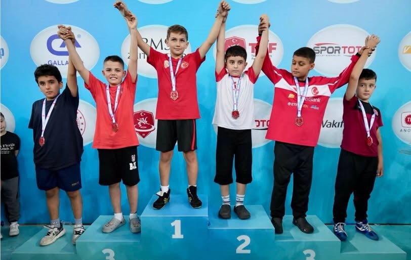 aliagali-gurescilerden-iki-turkiye-derecesi-birden