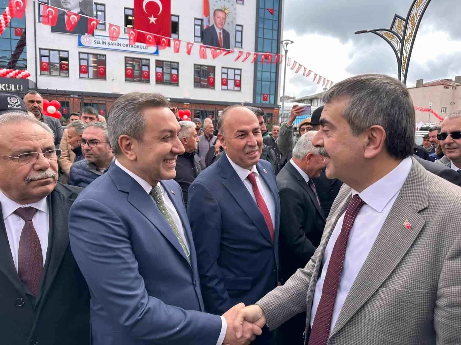 dere-sungurlu-nun-gelecegine-yapilan-yatirim-turkiye-nin-gelecegine-yapilan-yatirimdir