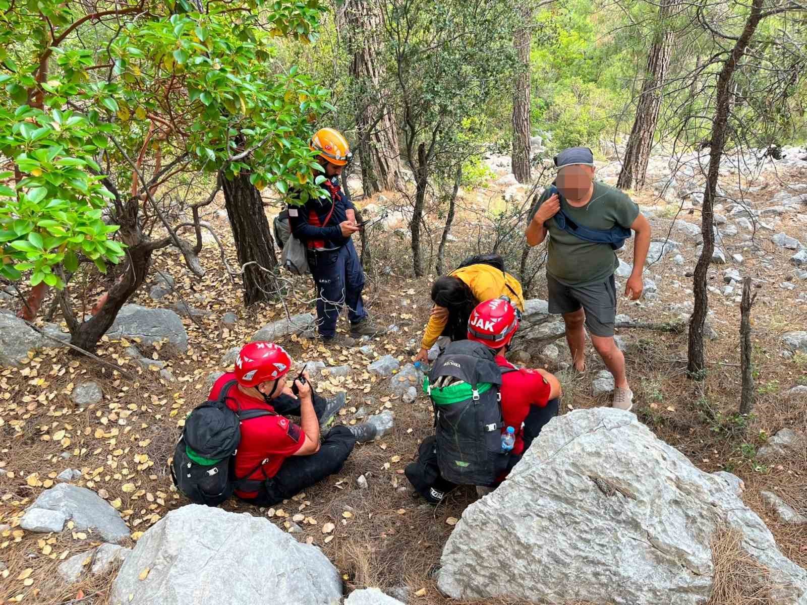 cep-telefonundan-gonderdikleri-sos-mesaji-ile-kurtarildilar